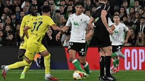 还剩四分钟输13分，大概率赢不了了，你想无法明白佩顿理查德桑托斯打的那么好但出场不到十分钟，波杰凭什么打26，谁打勇士都是不知道名字的新秀拿生涯新高！防不住投不进留着他干嘛